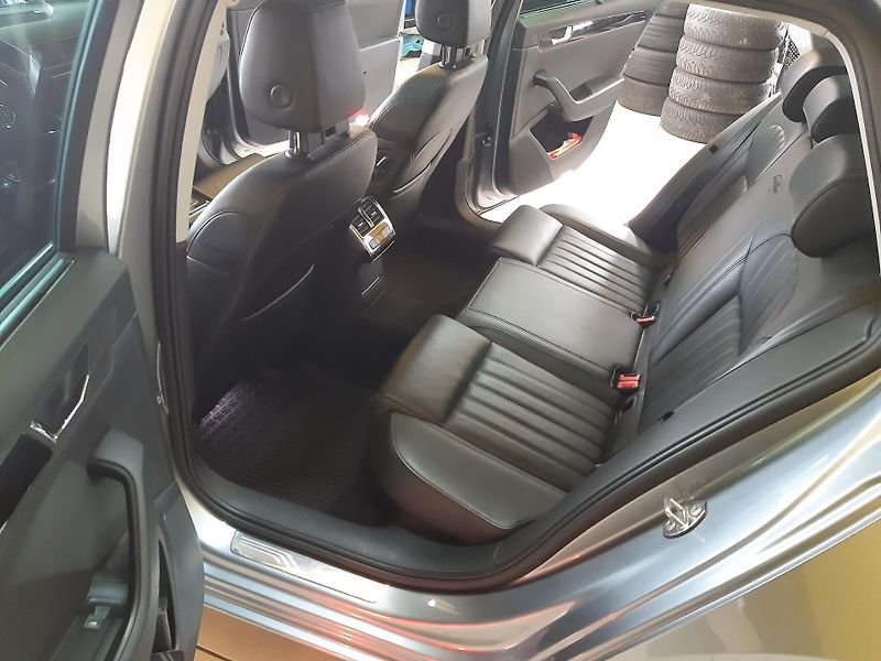 Škoda Superb 2.0 TSI COMBI L&K DSG 4x4    - fotka 23 z 29