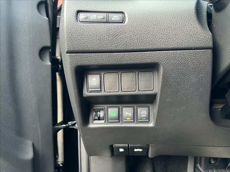 Nissan X-Trail 1,6 dCi  7-míst automat - fotka 36 z 38