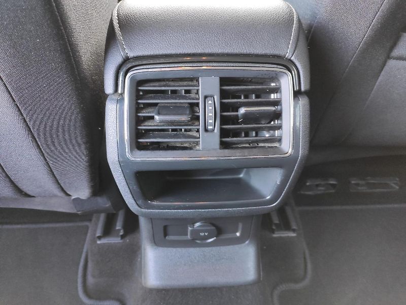 Škoda Karoq (2018) Ambition 1.0 TSI 96kW MAN6 TZ - fotka 25 z 30