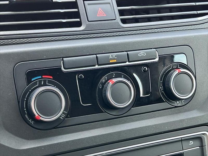 Volkswagen Caddy 2,0 TDi 75kW skříň - fotka 19 z 20