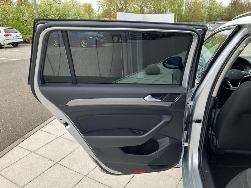 Volkswagen Passat 2.0 TDI 110 kW Business Premiu - fotka 26 z 30