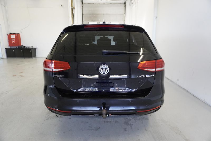 Volkswagen Passat 2.0TDi HIGHLINE DSG - fotka 9 z 42