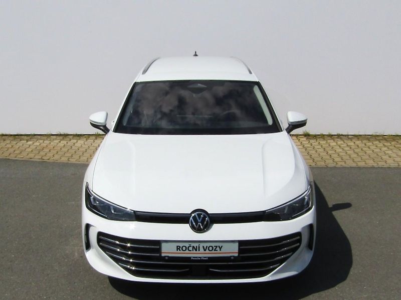 Volkswagen Passat 1,5 eTSI 11KW DSG NEZ.TOPENÍ - fotka 7 z 30