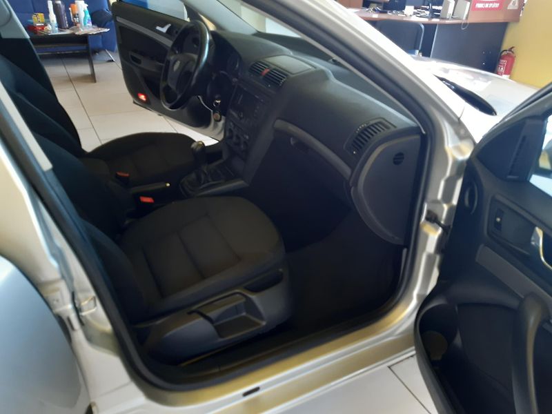 Škoda Octavia 1.6 MPI DIGIKLIMA vyhř.sedaky - fotka 19 z 22