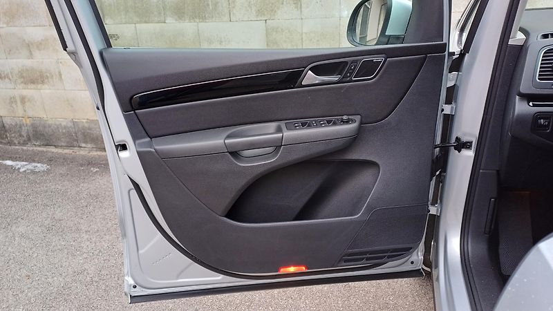 Volkswagen Sharan 2.0 TDI 135kW 4Motion HIGHLINE - fotka 26 z 50