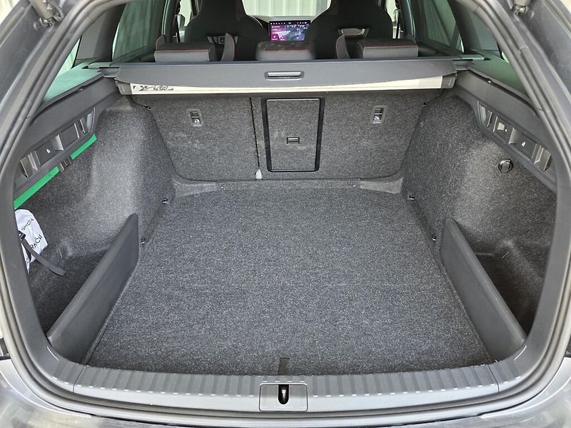 Škoda Octavia Combi DSG 2,0 TSi 195 kW RS - fotka 24 z 24