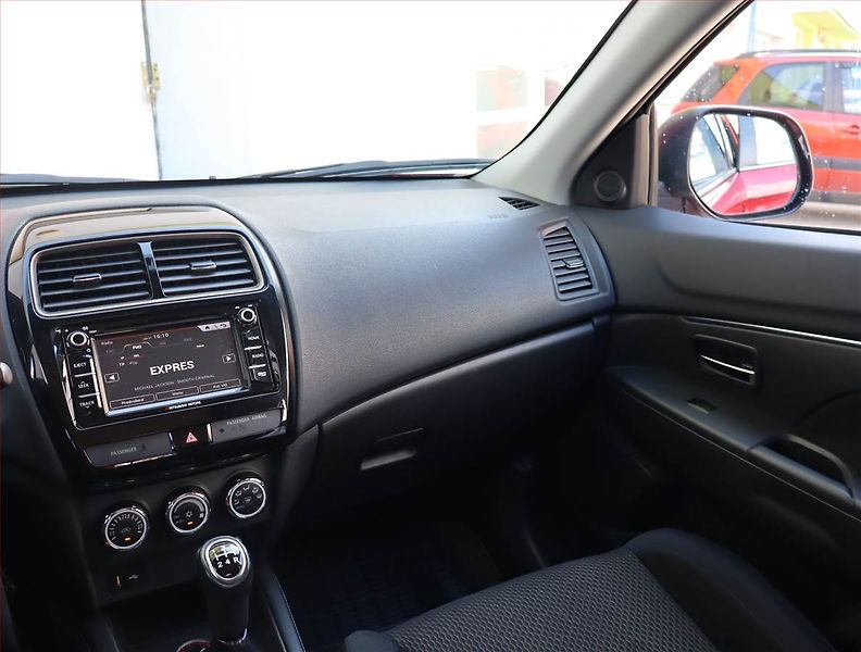 Mitsubishi ASX (2018) Invite 1.6 MIVEC, Serv.kniha - fotka 8 z 17