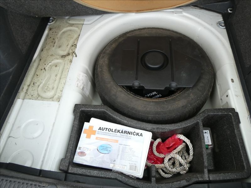 Škoda Fabia 1,2 HTP 51kW Ambiente,DPH,klim - fotka 24 z 51