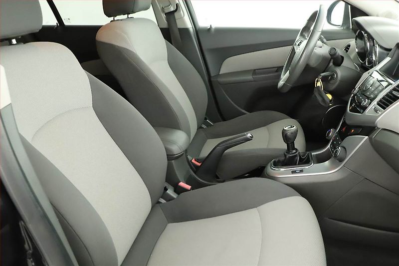 Chevrolet Cruze (2010) 2.0 VCDi, ČR,1.maj - fotka 13 z 15
