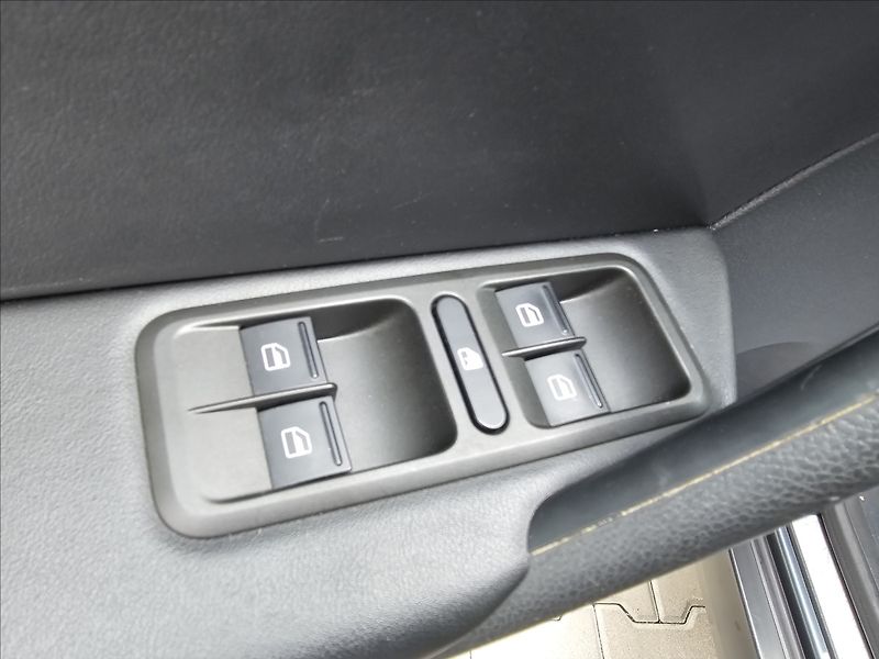 Škoda Yeti 1,4 TSi 90KW Adventure NAVI TZ - fotka 14 z 44