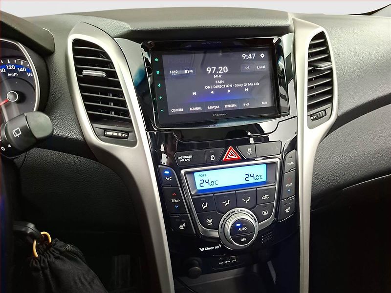 Hyundai i30 (2016) 1.6 MPI, LPG, Tempomat - fotka 12 z 16