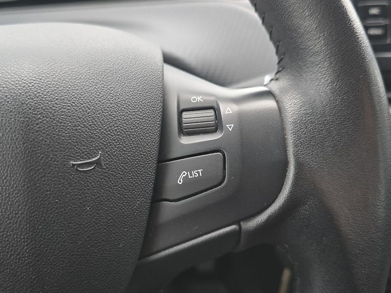 Peugeot 2008 (2018) 1.2i 61kW, Aut. klima, ČR, Taž - fotka 13 z 24