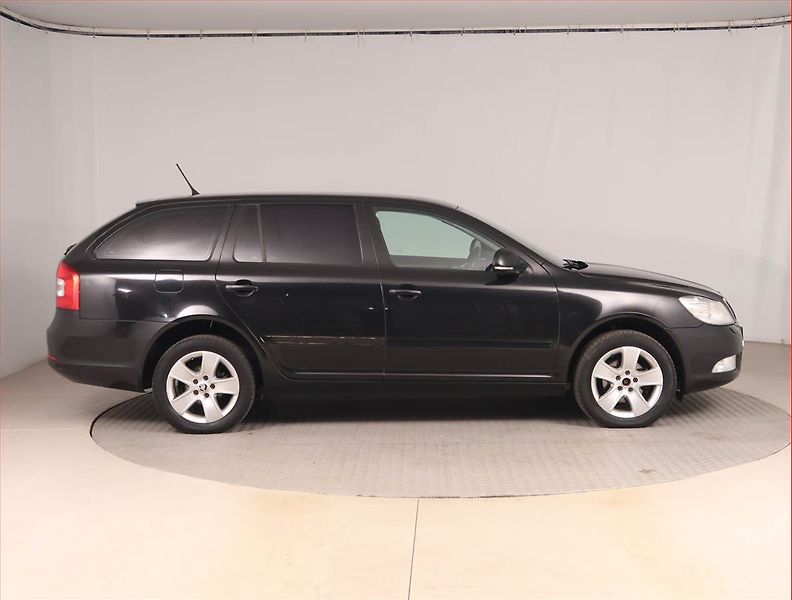 Škoda Octavia (2011) Elegance 1.6 TDI, Automat - fotka 6 z 17