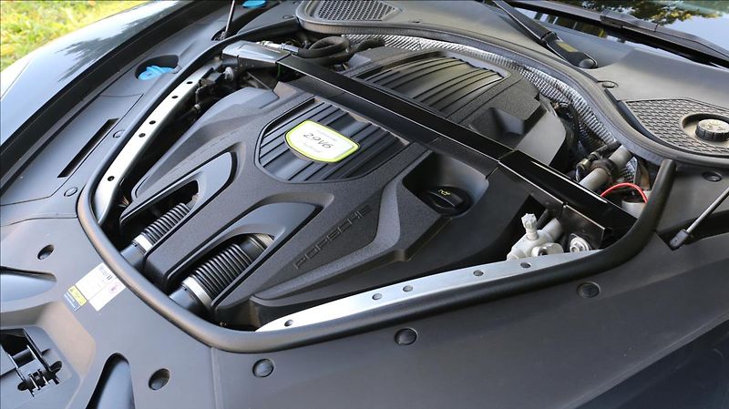 Porsche Panamera 2,9 343KW, DPH, ČR,4 E-HYBRID - fotka 75 z 77
