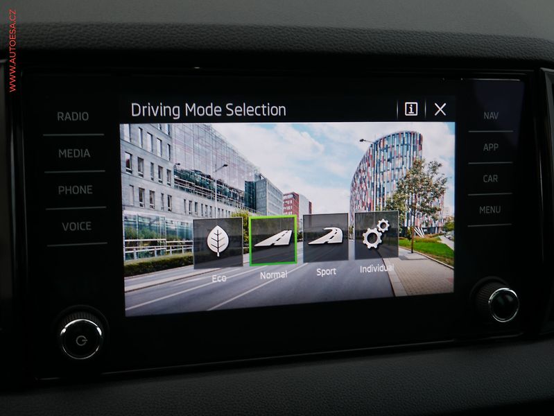 Škoda Karoq (2021) 1.5 TSI, SportLine. DSG, LED - fotka 13 z 21