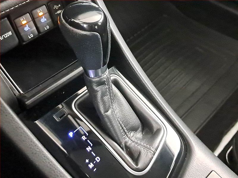 Toyota Corolla (2016) 1.6 Valvematic, Automat, Navi - fotka 13 z 23