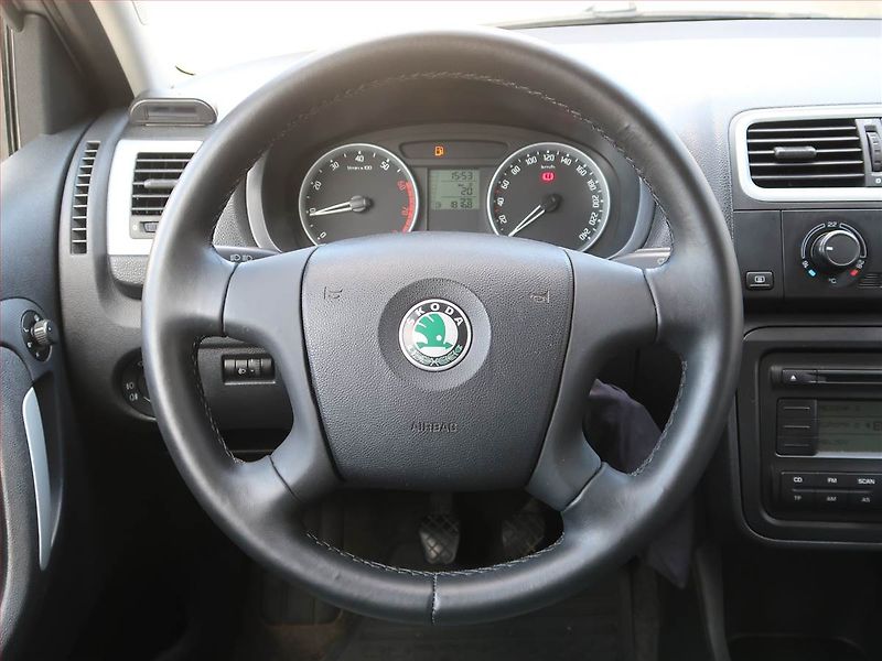 Škoda Fabia (2009) 1.2 12V, nová STK, rezervace - fotka 15 z 17
