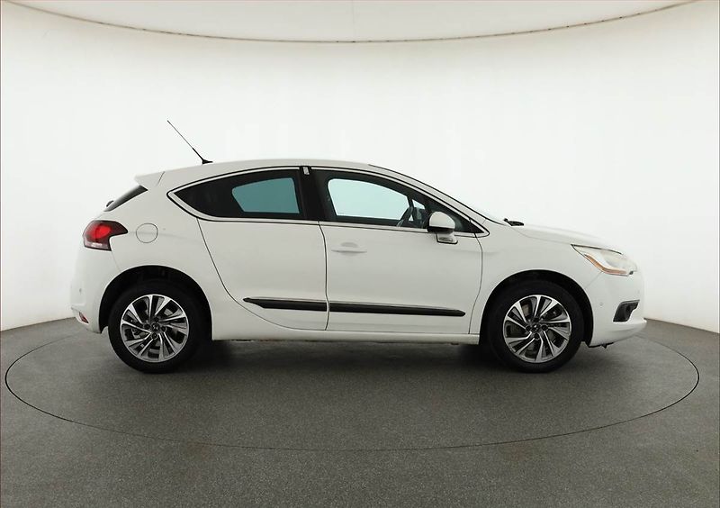 Citroën DS4 (2012) 2.0 BlueHDI, Serv.kniha, Navi - fotka 6 z 18