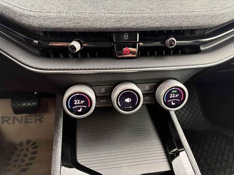 Škoda Superb 110KW,  REZERVACE - fotka 30 z 38