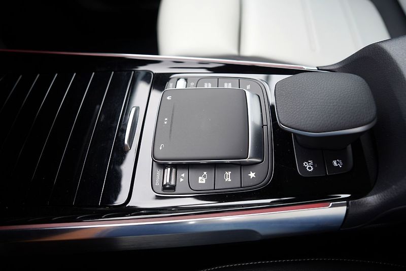 Mercedes-Benz GLB 35 AMG 4Matic/310 PS/ČR - fotka 45 z 49
