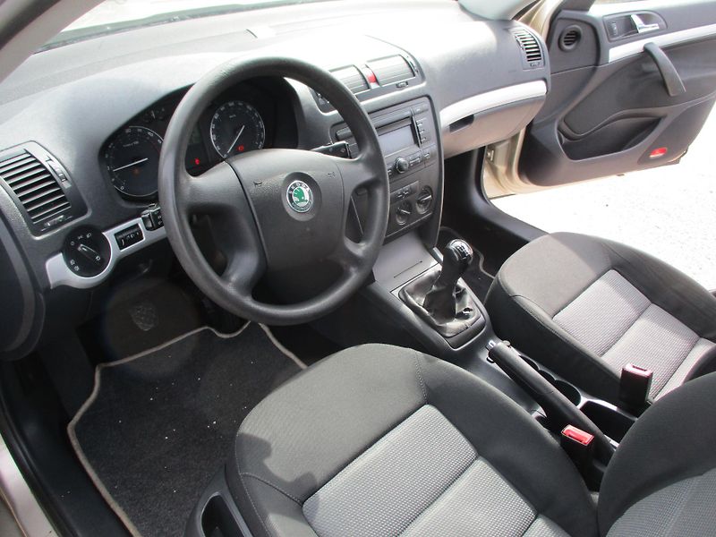 Škoda Octavia (2006) II 1,9 TDi - fotka 10 z 11