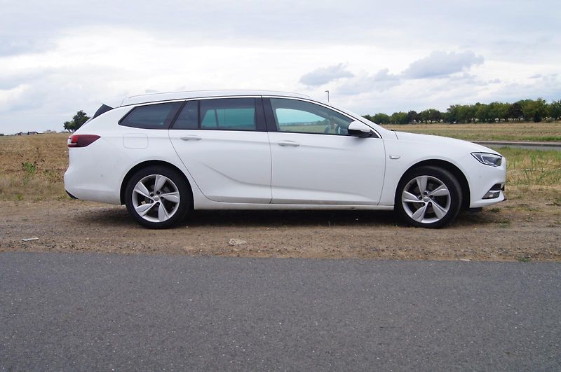 Opel Insignia (2018) - fotka 2 z 9