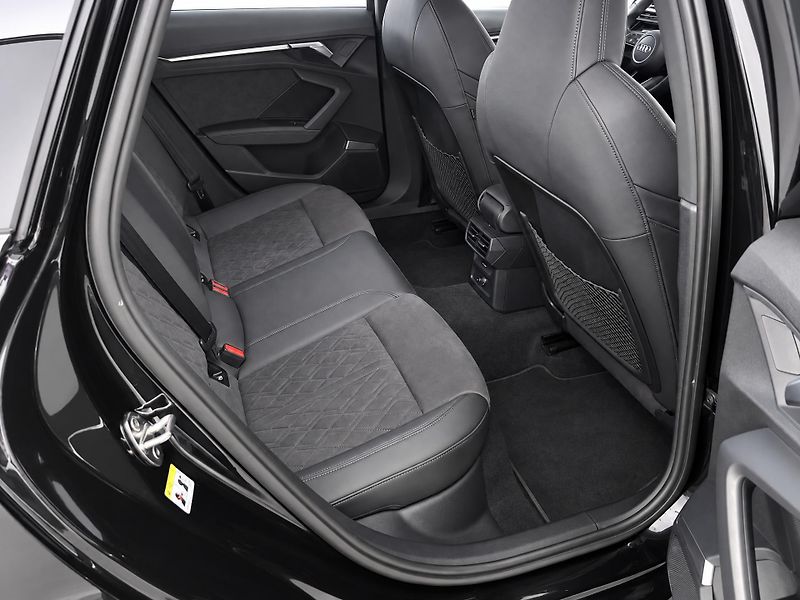Audi RS 3 2,5 TFSi Sportback CZ DPH Pano - fotka 27 z 36