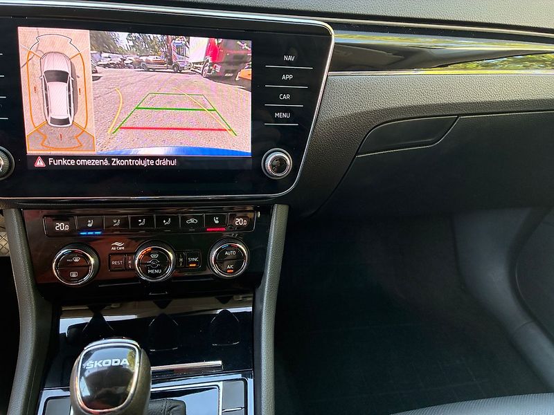 Škoda Superb 2.0 TDi 110 kW L&K DSG ČR DPH - fotka 28 z 37