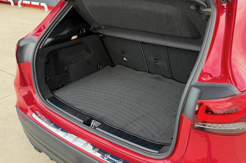 Mercedes-Benz GLA (2021) GLA 220d 4Matic AMG Line - fotka 25 z 121