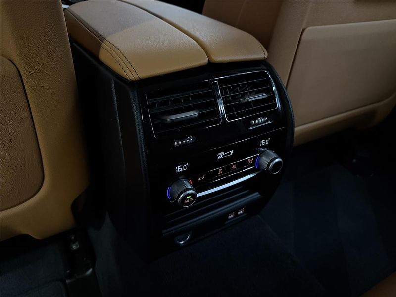 BMW Řada 5 530E XDRIVE ACC LASER TAŽNÉ - fotka 37 z 47