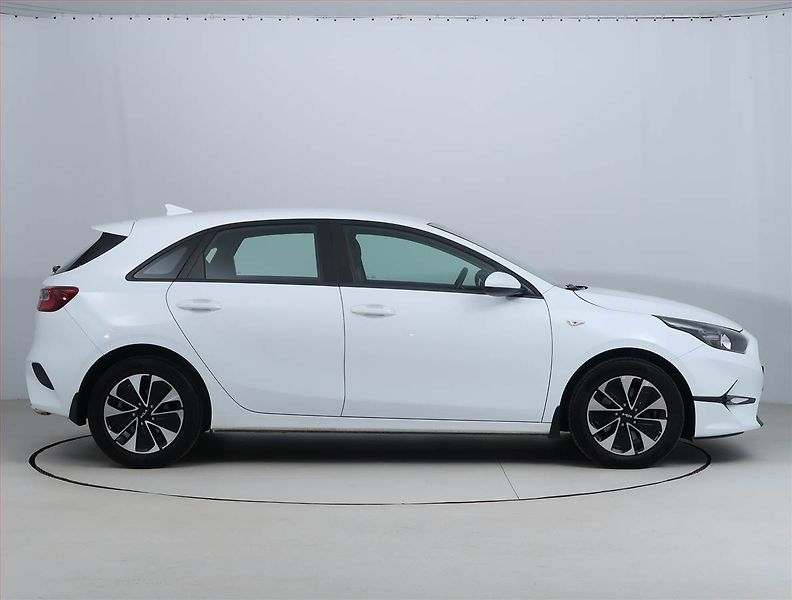 Kia Ceed (2025) Spin 1.0 T-GDI, ČR,1.maj - fotka 6 z 18