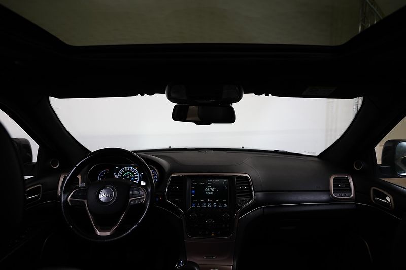 Jeep Grand Cherokee - fotka 26 z 26