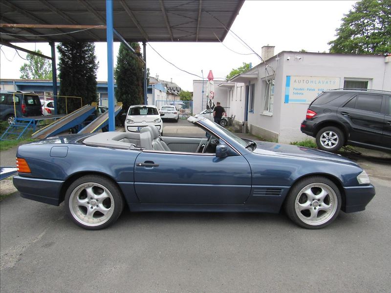 Mercedes-Benz SL 3,2 Hardtop-Cabrio - fotka 9 z 54