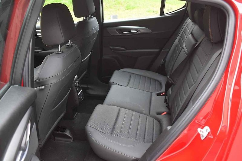 Alfa Romeo Tonale umí zaujmout. Jak vzhledem, tak jízdními vlastnostmi