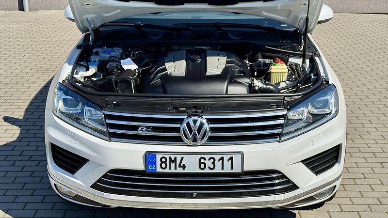 Volkswagen Touareg 3.0TDi*193kW*R-LINE*PERLEŤ - fotka 29 z 44