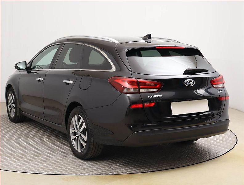 Hyundai i30 (2018) Premium 1.6 CRDi, Navi - fotka 4 z 21