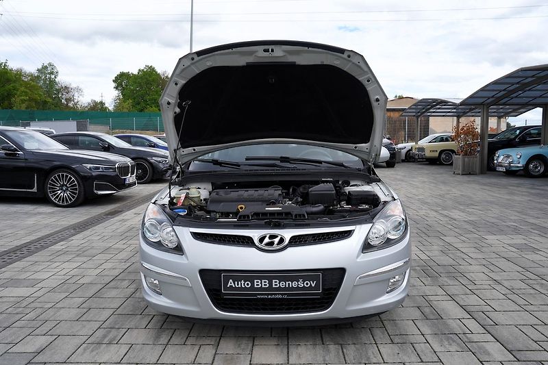 Hyundai i30 1.6 CRDI-16V/90 PS/ČR - fotka 9 z 38
