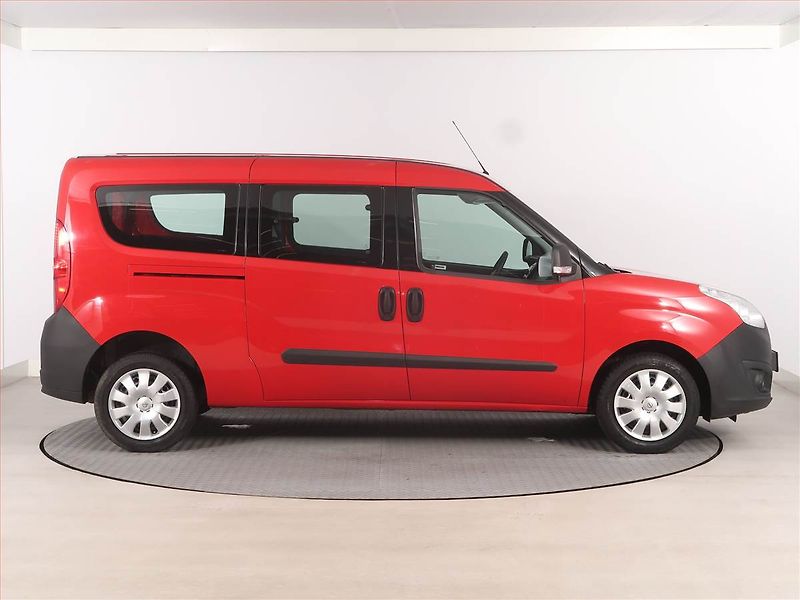 Opel Combo (2018) Maxi 1.4 Turbo, 5Míst, ČR - fotka 6 z 12