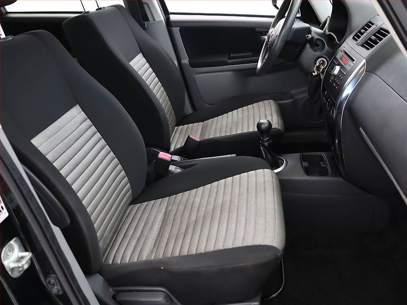 Suzuki SX4 (2011) 1.6 VVT, 4X4, Vyhř. sedaček - fotka 7 z 13