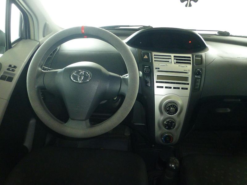 Toyota Yaris (2007) 1,3i-64KW**KLIMA*TAŽNÉ***5DV - fotka 15 z 24