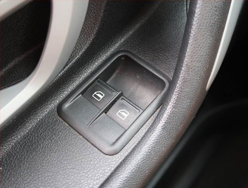 Škoda Fabia (2008) 1.2, po STK, plně pojízdný - fotka 13 z 13