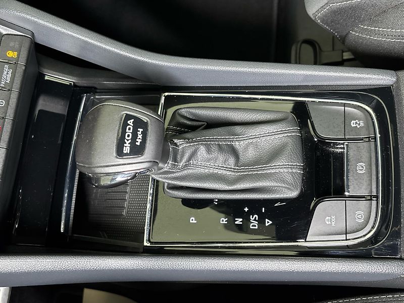 Škoda Karoq Sportline 4x4 DSG, nez. topení - fotka 20 z 30
