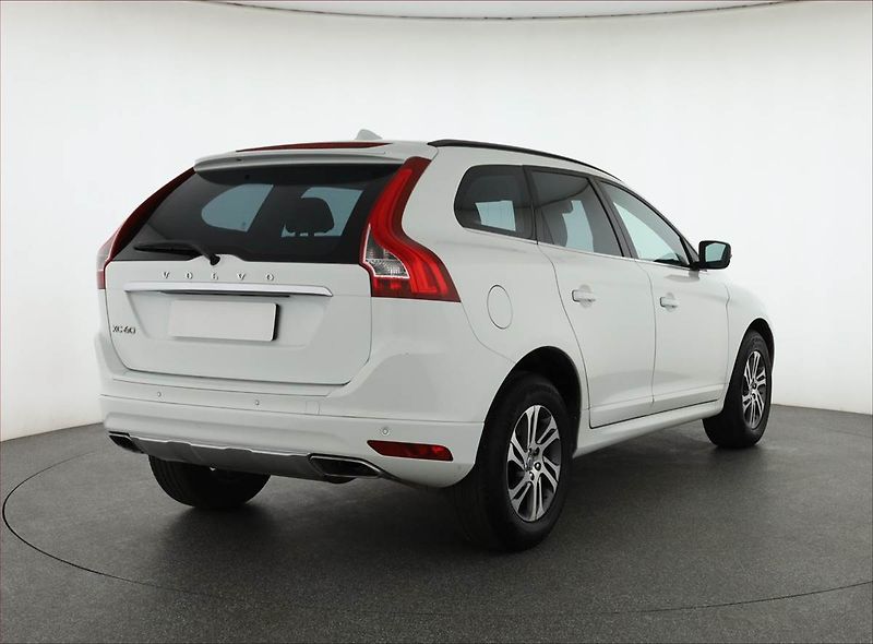 Volvo XC60 (2015) D3, Serv.kniha, Kůže, Navi - fotka 5 z 18