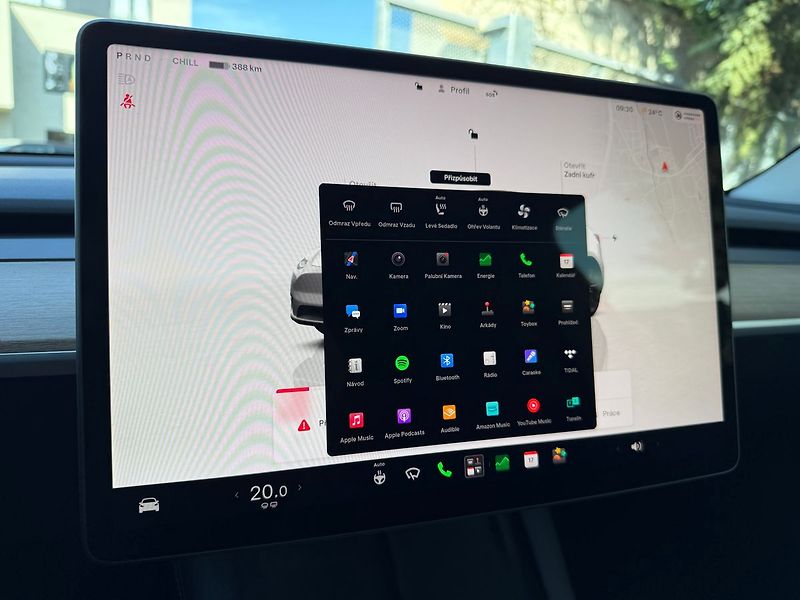Tesla Model Y Long Range AWD - fotka 27 z 39