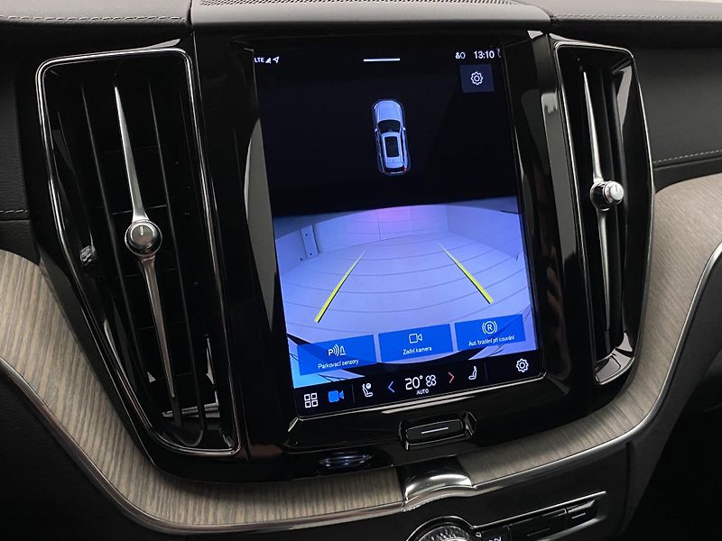 Volvo XC60 B5 AWD INSCRIPTION REZERVACE - fotka 42 z 43