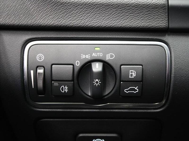 Volvo V60 2,0 D3 110kW AT Mom.NAVI Light - fotka 14 z 18