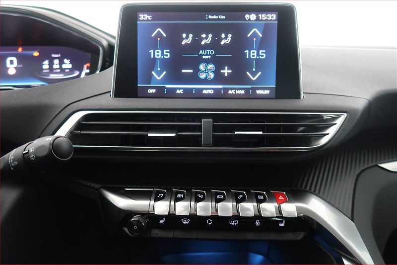 Peugeot 5008 (2021) PureTech 130, 7 MÍST - fotka 12 z 18