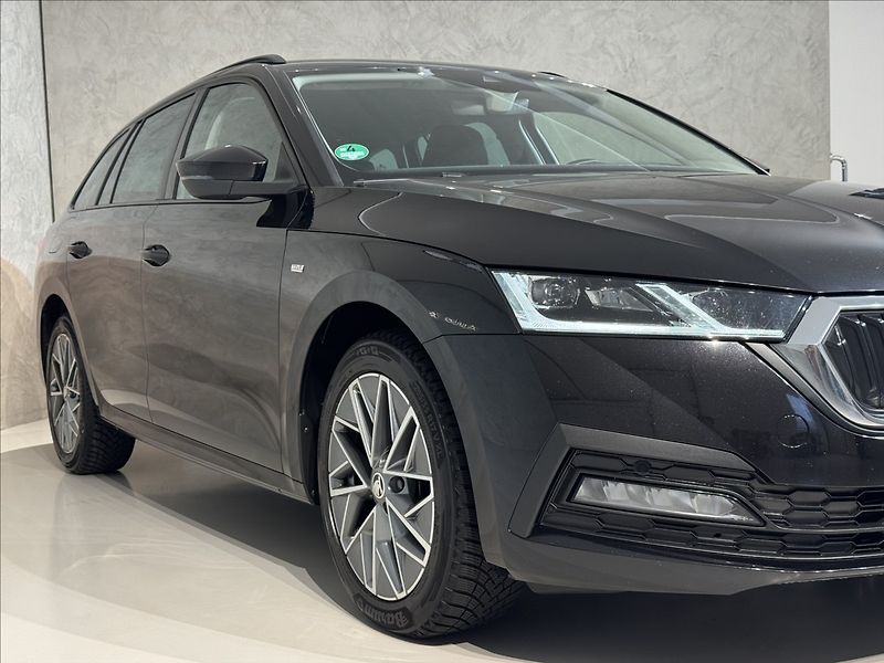 Škoda Octavia 2,0 TDi  DSG Tour Virtual LED - fotka 5 z 45