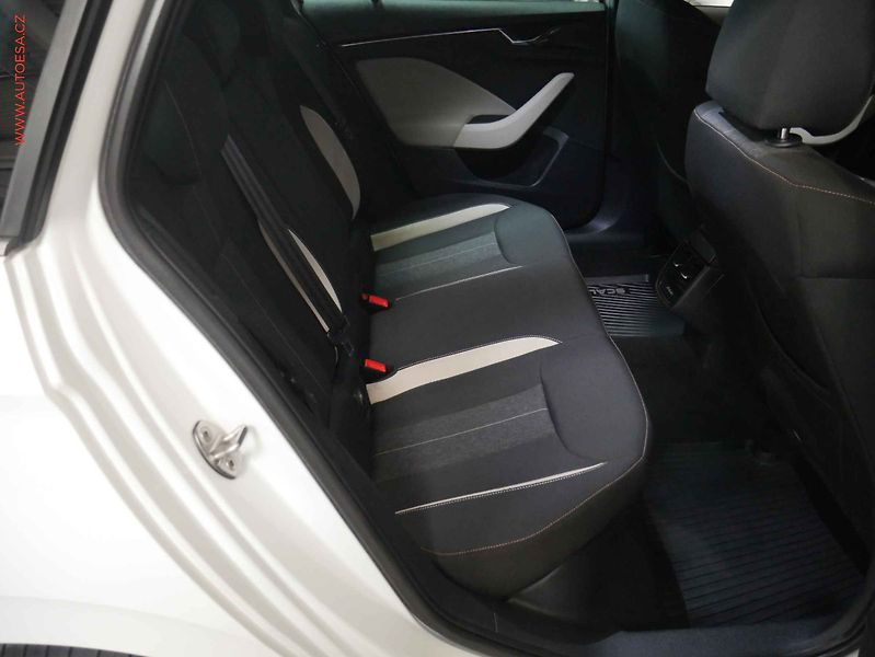Škoda Scala (2019) 1.0TSi, 2.maj,ČR, Style, LED - fotka 11 z 22