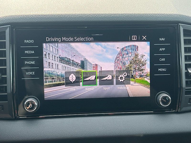 Škoda Karoq (2025) Sportline 1.5TSi 110kW 7°autom - fotka 25 z 32